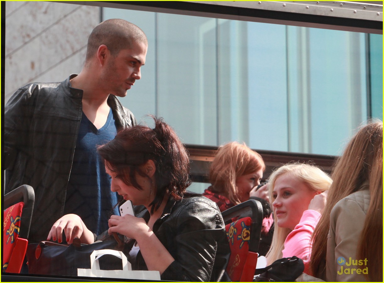 the wanted sightseein in berlin with fans 35