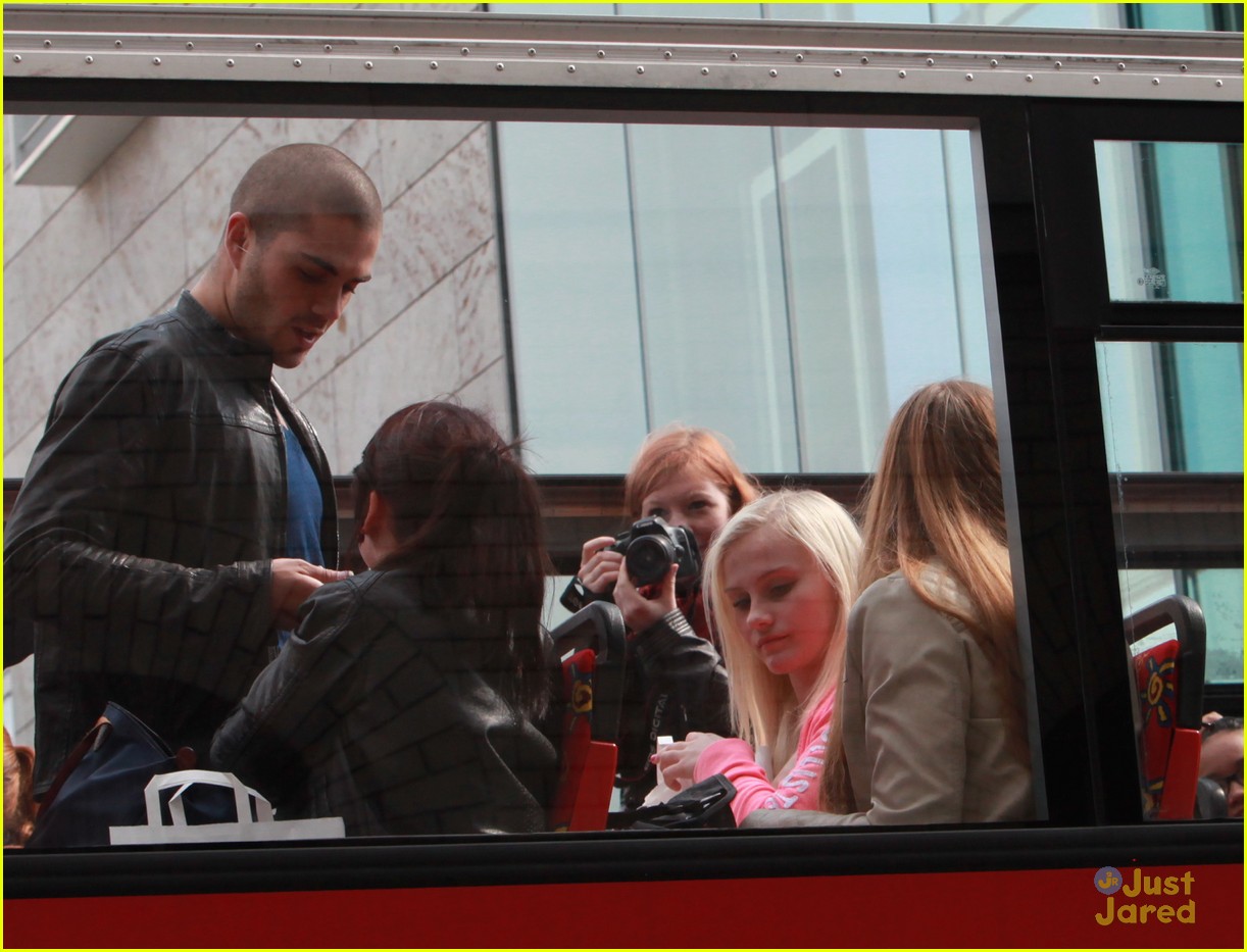 the wanted sightseein in berlin with fans 36