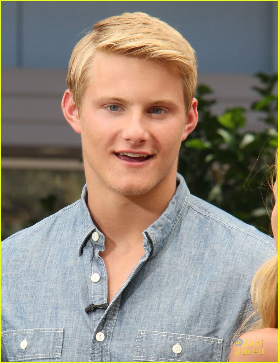 alexander ludwig extra appearance at the grove 11