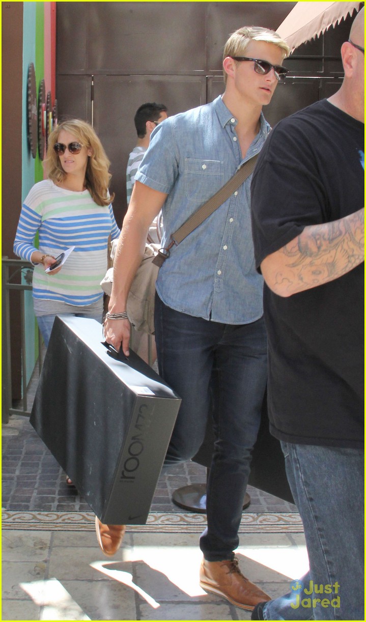 alexander ludwig extra appearance at the grove 17