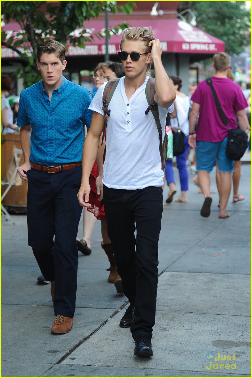 annasophia robb austin butler carrie diaries filming with lindsey gort 04