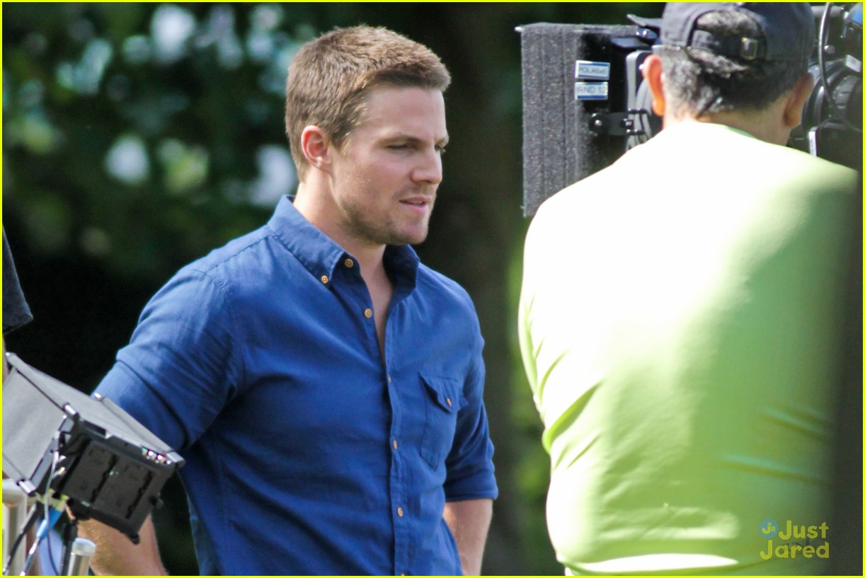 stephen amell katie cassidy arrow filming 14