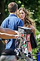 stephen amell katie cassidy arrow filming 04