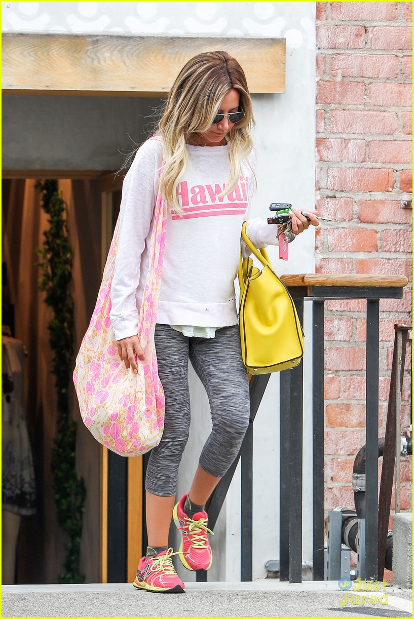 ashley tisdale solo shopping in studio city 05