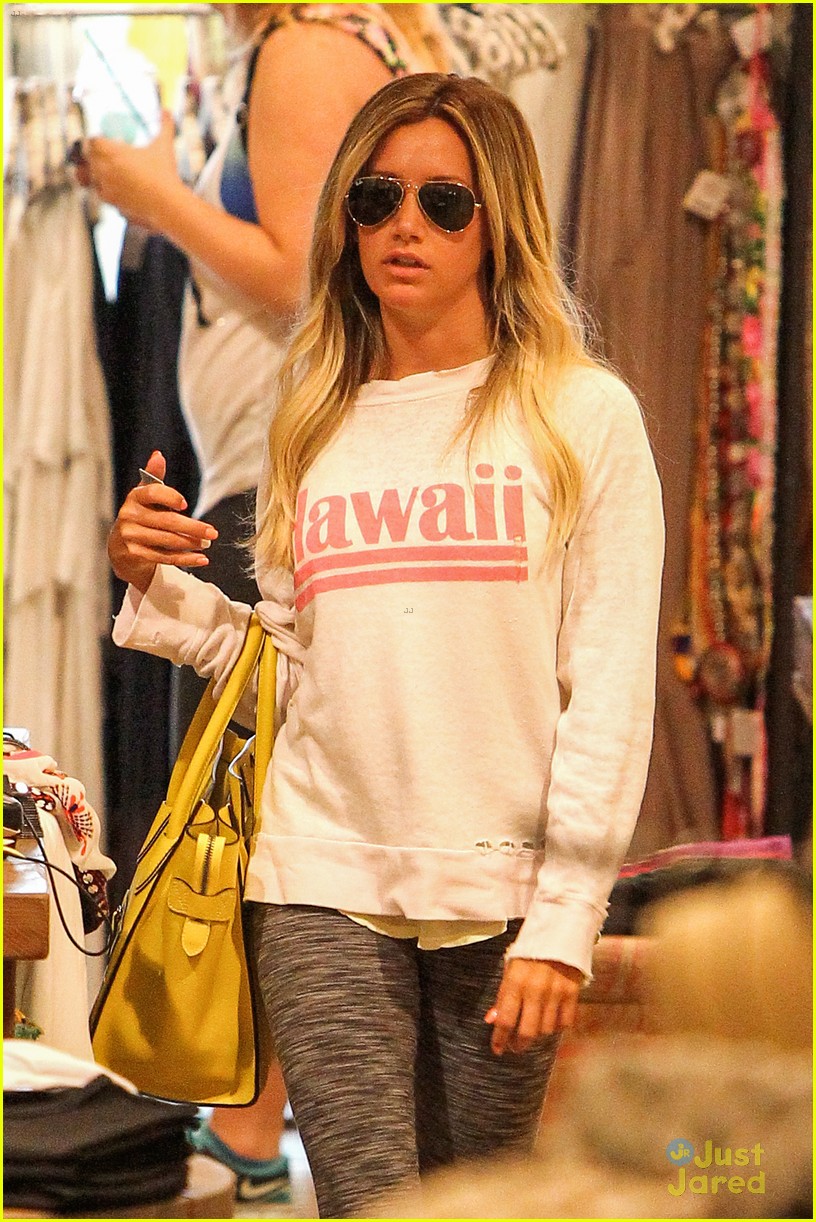 ashley tisdale solo shopping in studio city 10