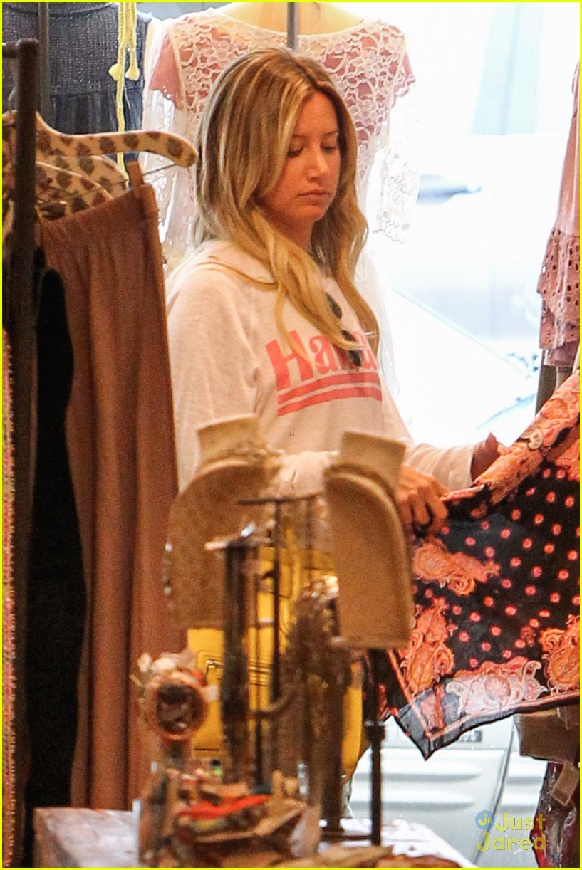 ashley tisdale solo shopping in studio city 11