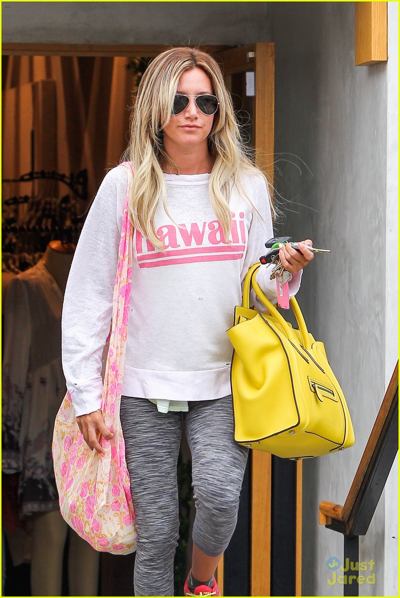 ashley tisdale solo shopping in studio city 12