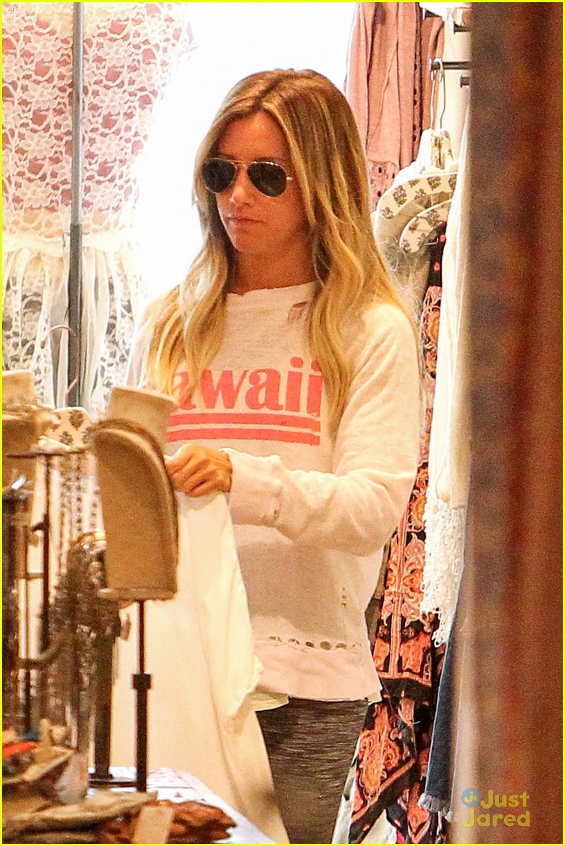 ashley tisdale solo shopping in studio city 13