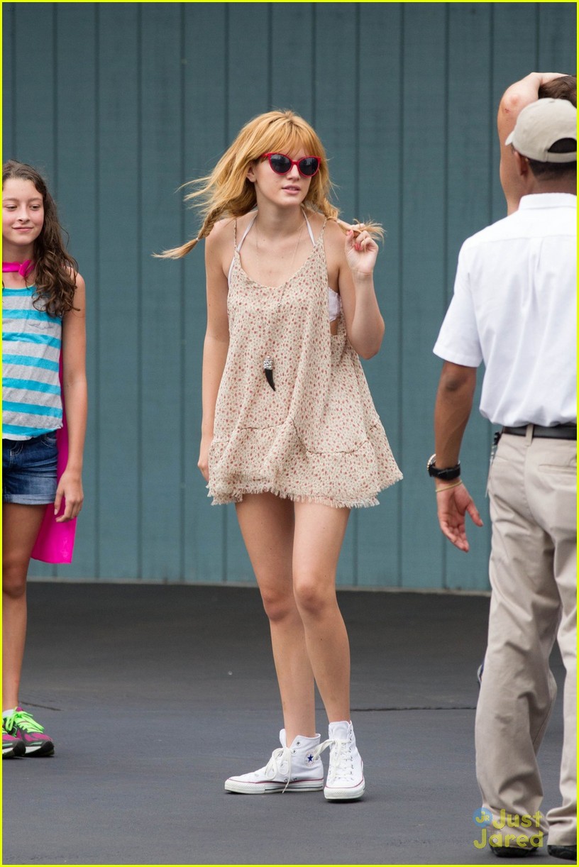 bella thorne six flags stop 03
