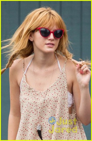 bella thorne six flags stop 05