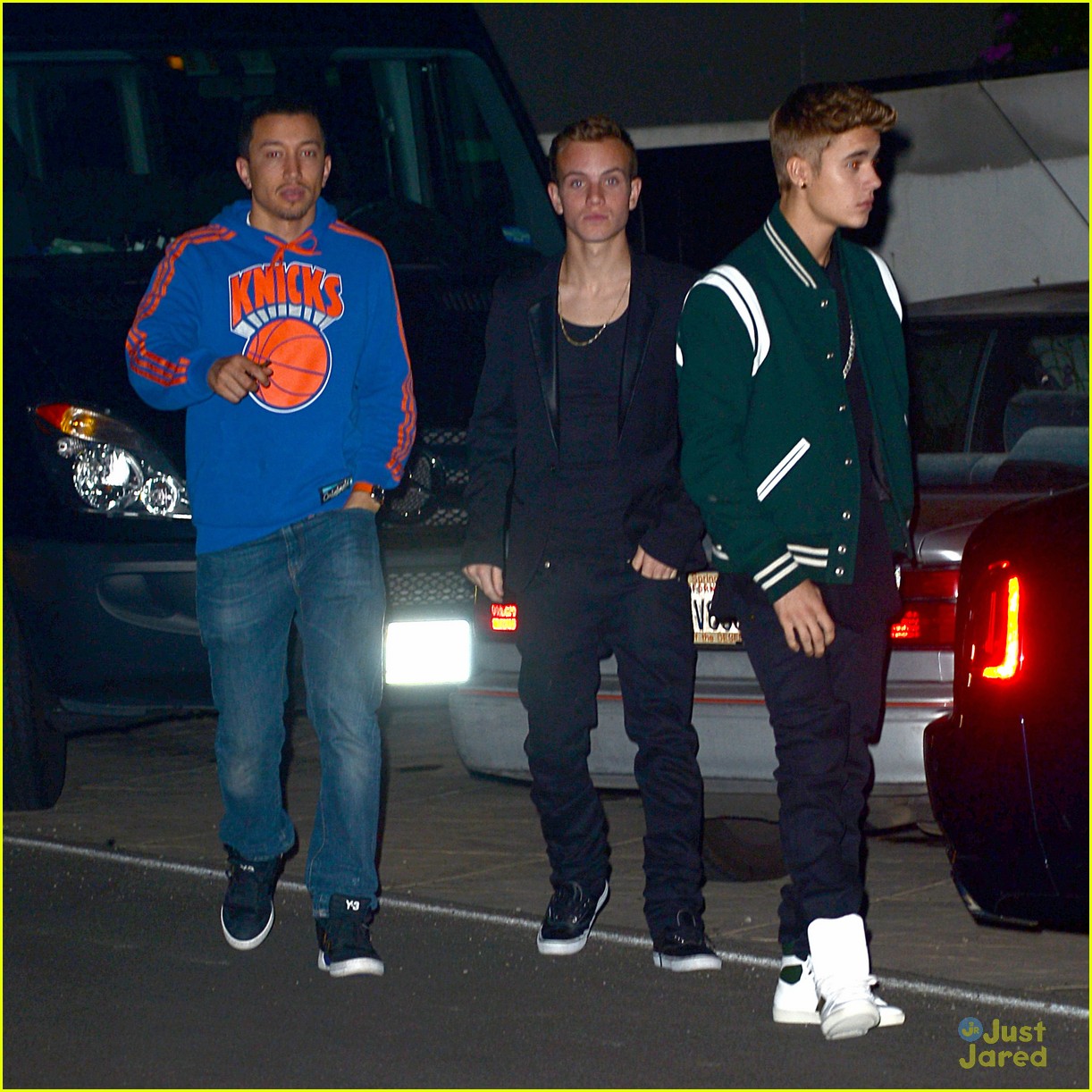 justin bieber attends selena gomez sbirthday party 09
