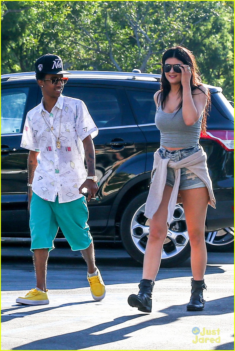kylie jenner catches a movie with lil twist 27