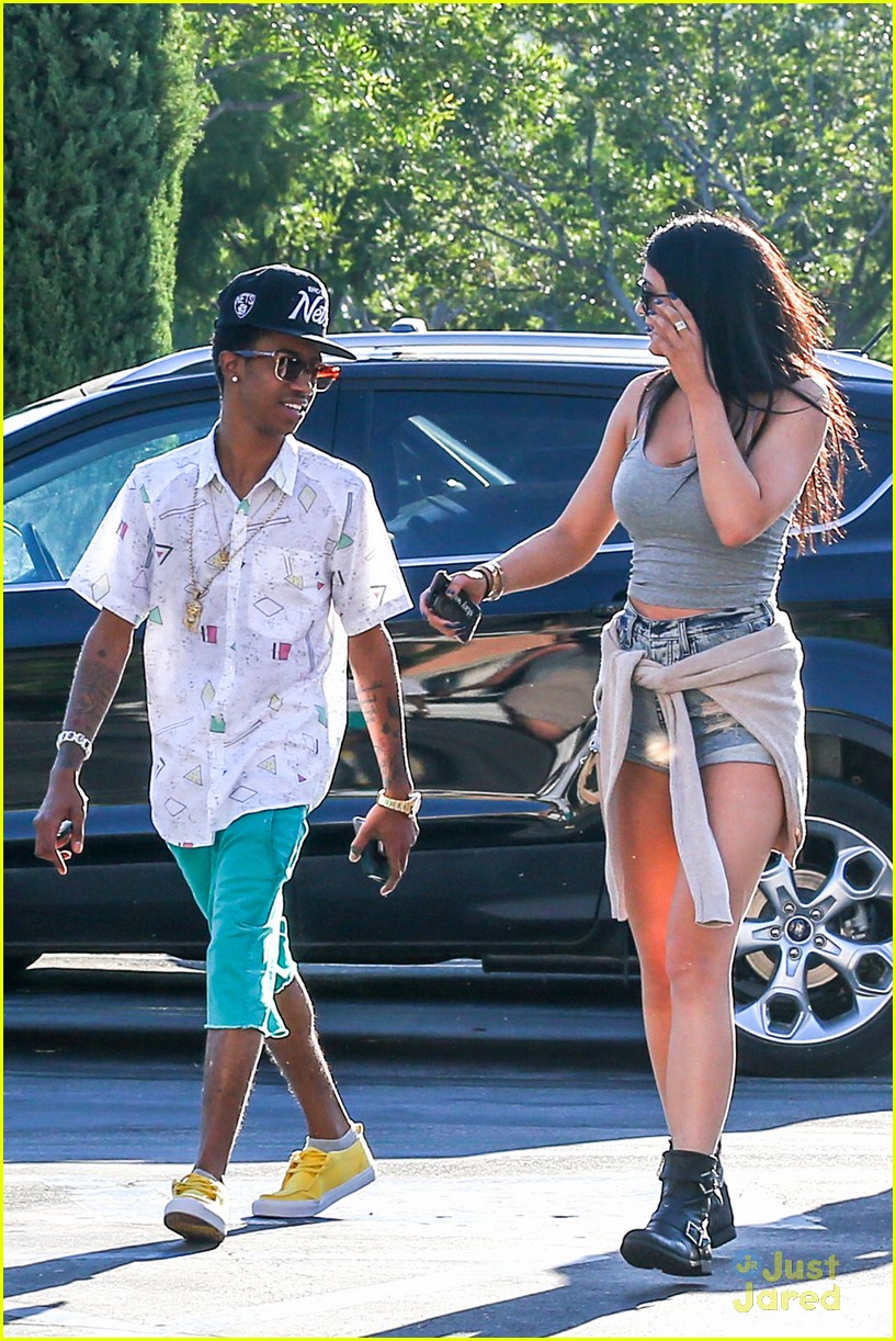 kylie jenner catches a movie with lil twist 29