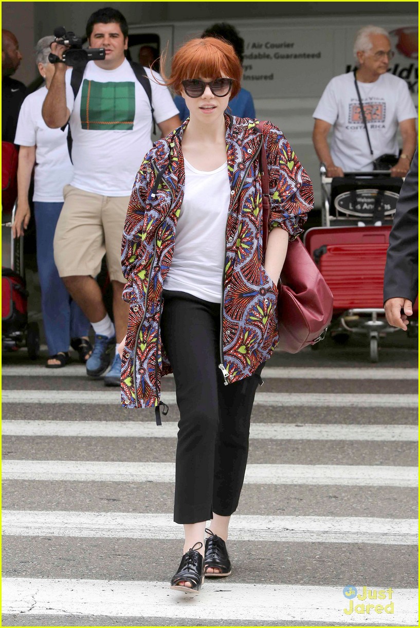 carly rae jepsen airport arrival 02