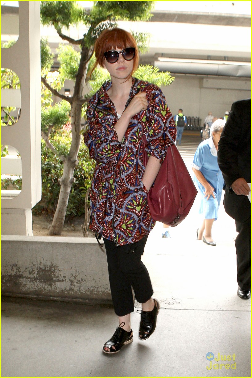 carly rae jepsen airport arrival 07