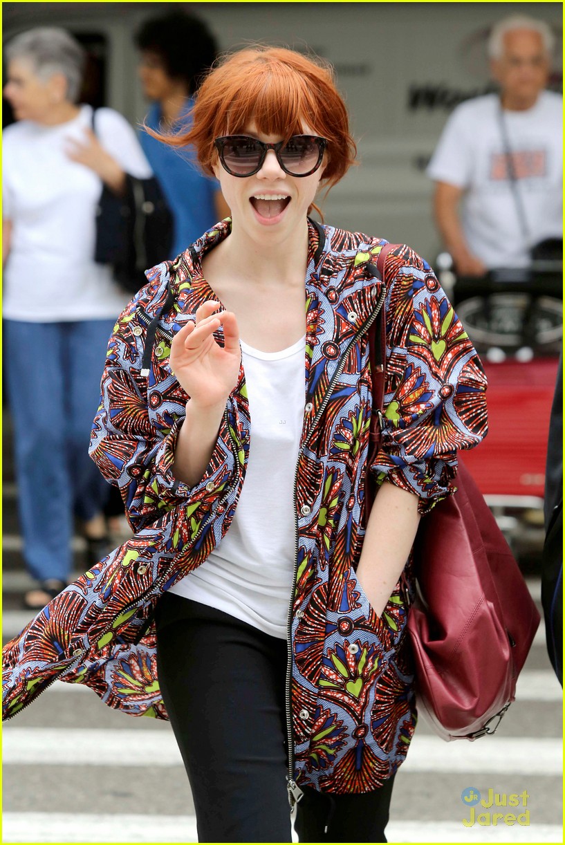 carly rae jepsen airport arrival 10