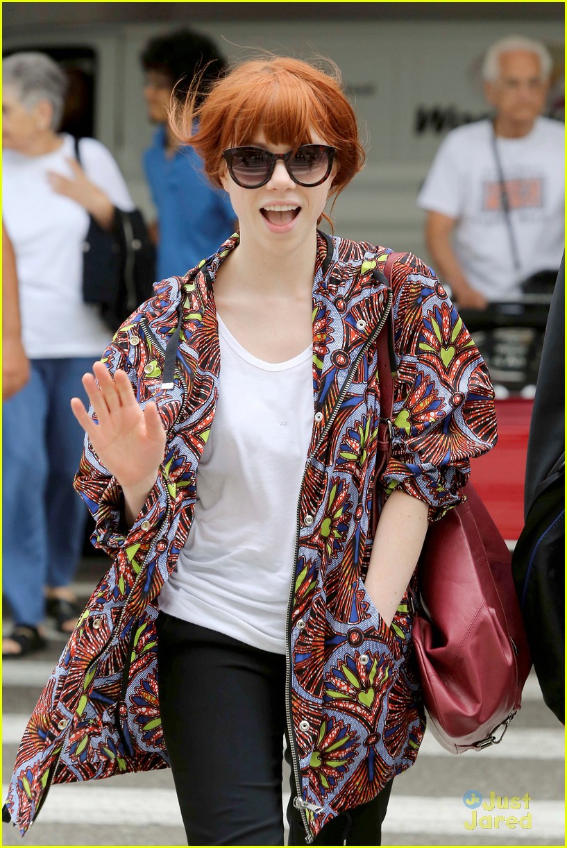carly rae jepsen airport arrival 14