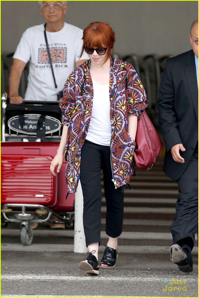 carly rae jepsen airport arrival 16