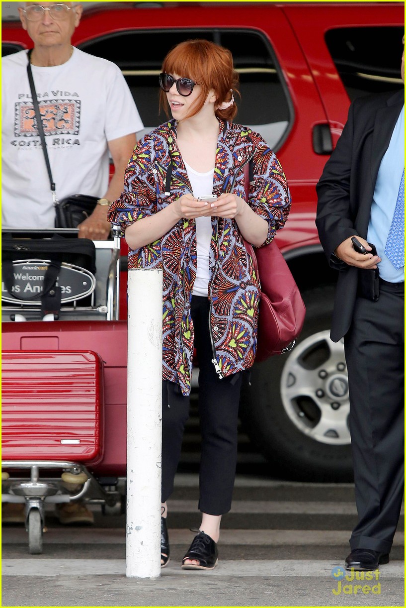 carly rae jepsen airport arrival 18