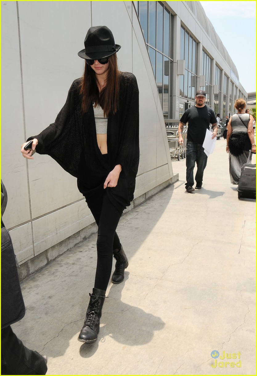 kendall jenner low key lax arrival 01