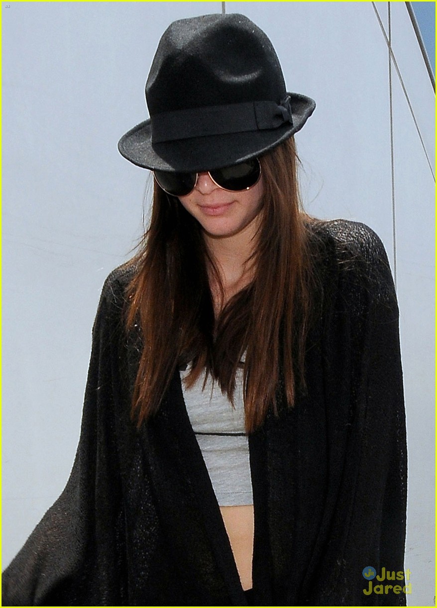 kendall jenner low key lax arrival 02