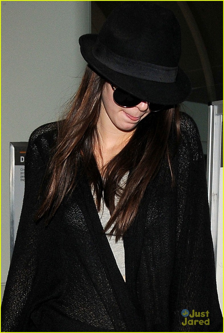 kendall jenner low key lax arrival 04