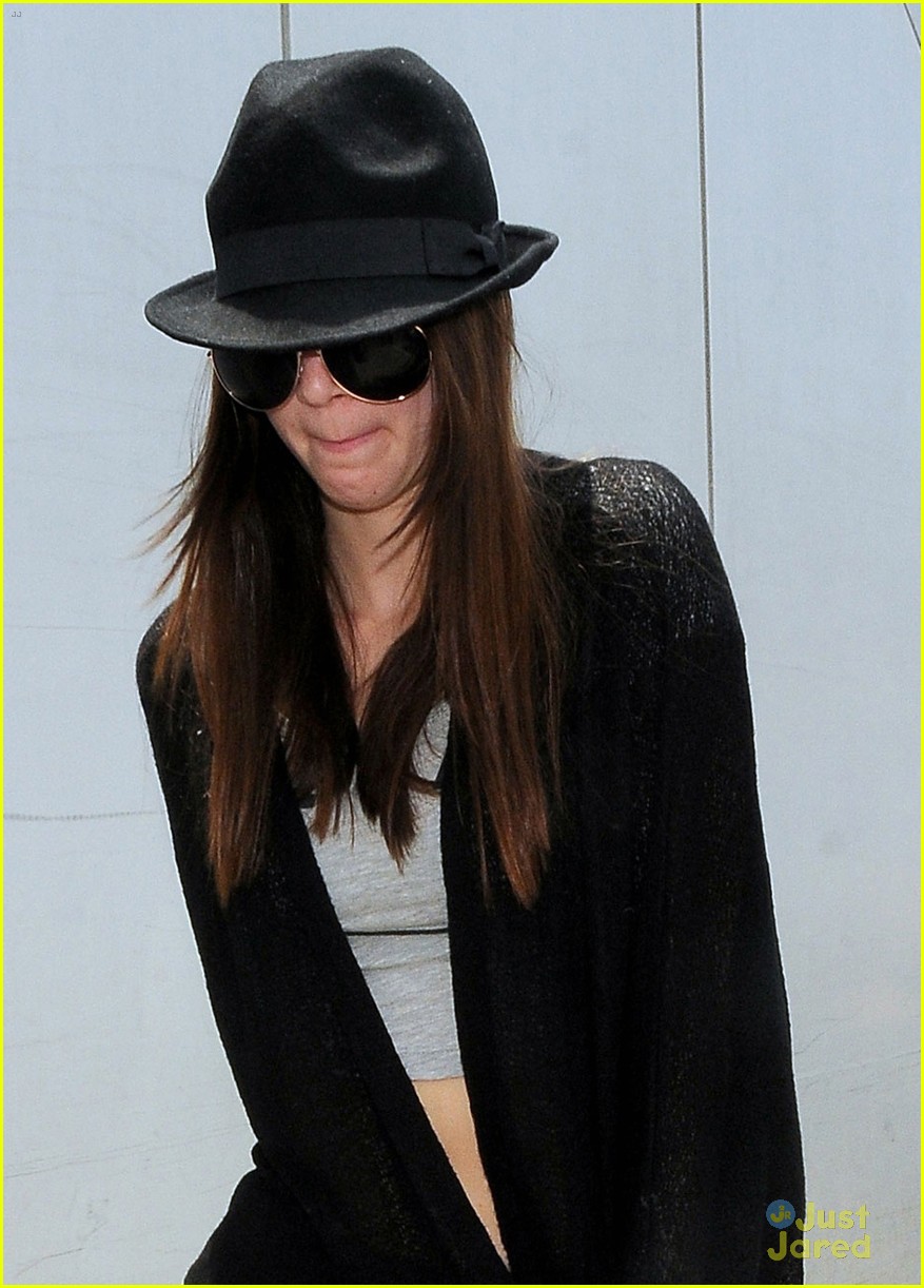 kendall jenner low key lax arrival 06