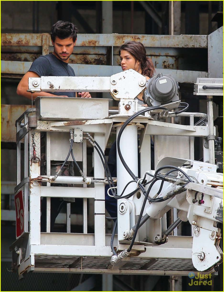 taylor lautner marie avgeropoulos crane tracers 03
