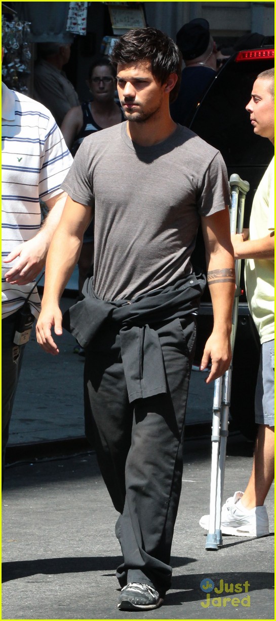 taylor lautner films tracers in midtown nyc 10