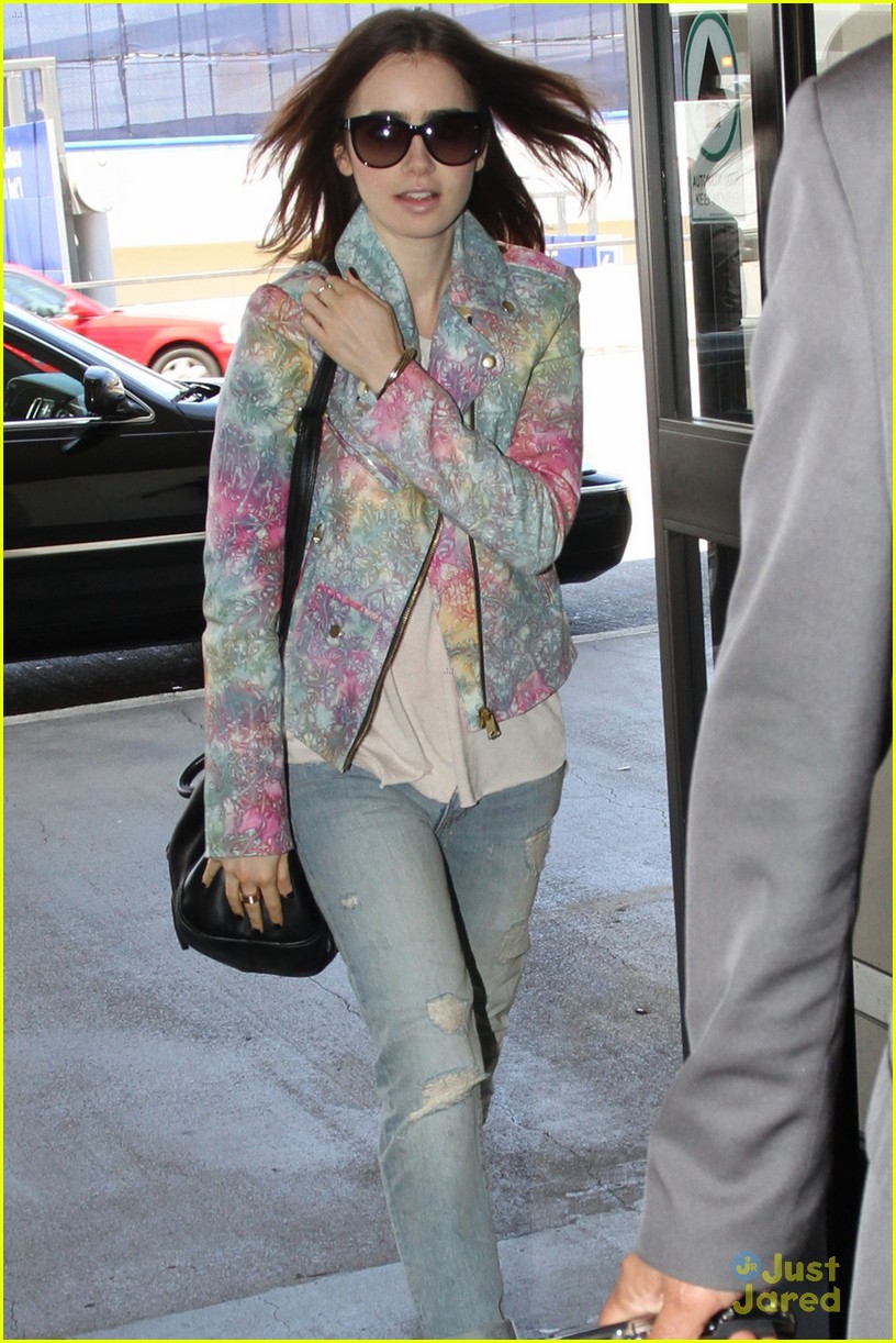 lily collins lax arrival 02