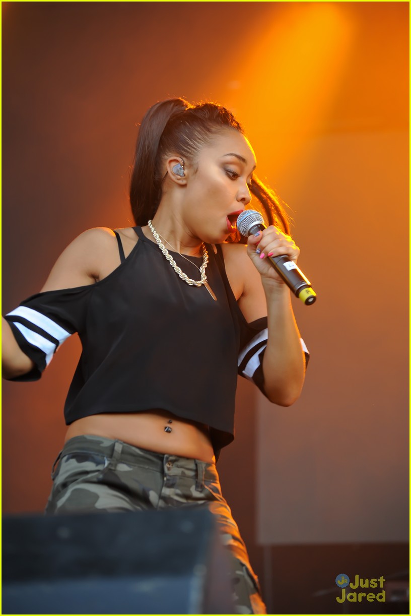 little mix alton towers performers 15