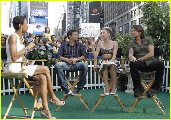 miley cyrus stops by good morning america 09