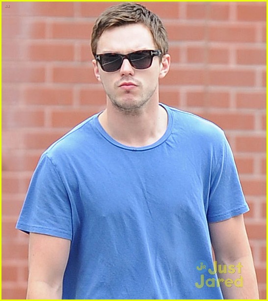 nicholas hoult thanks for the warm bodies teen choice nomination 01