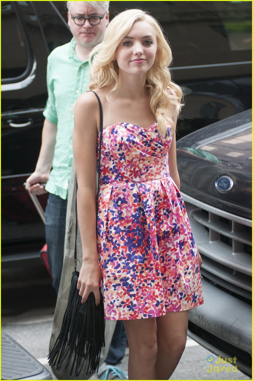 peyton list nyc outfit switch 03