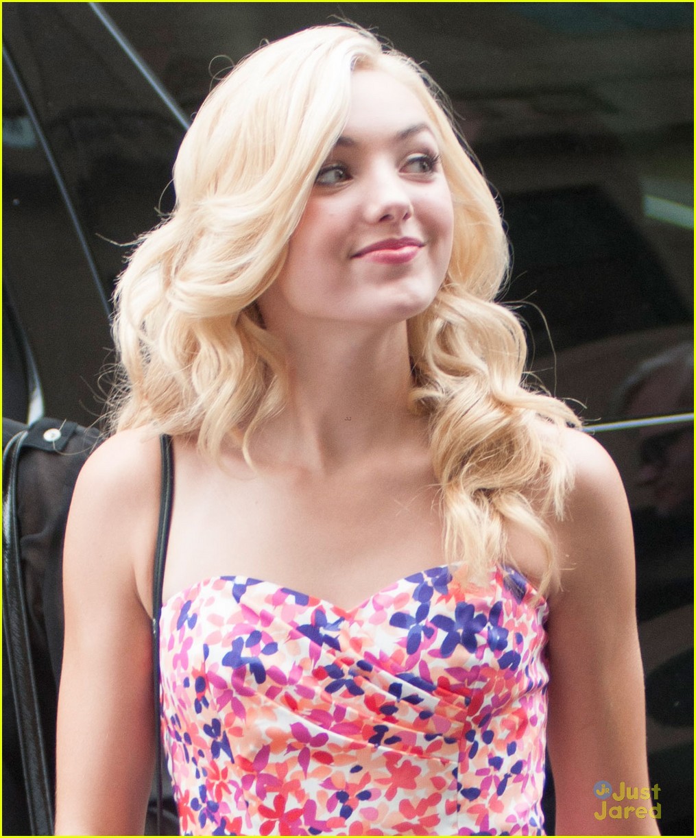peyton list nyc outfit switch 05