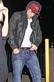 robert pattinson attends justin timberlake jay z concert with sia 05