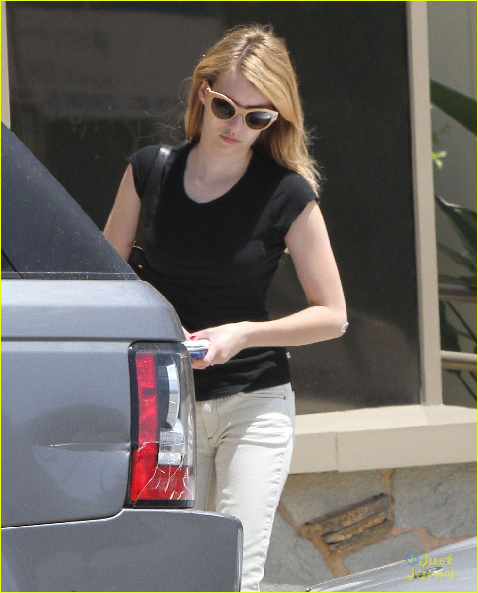 emma roberts visits the doctor 03