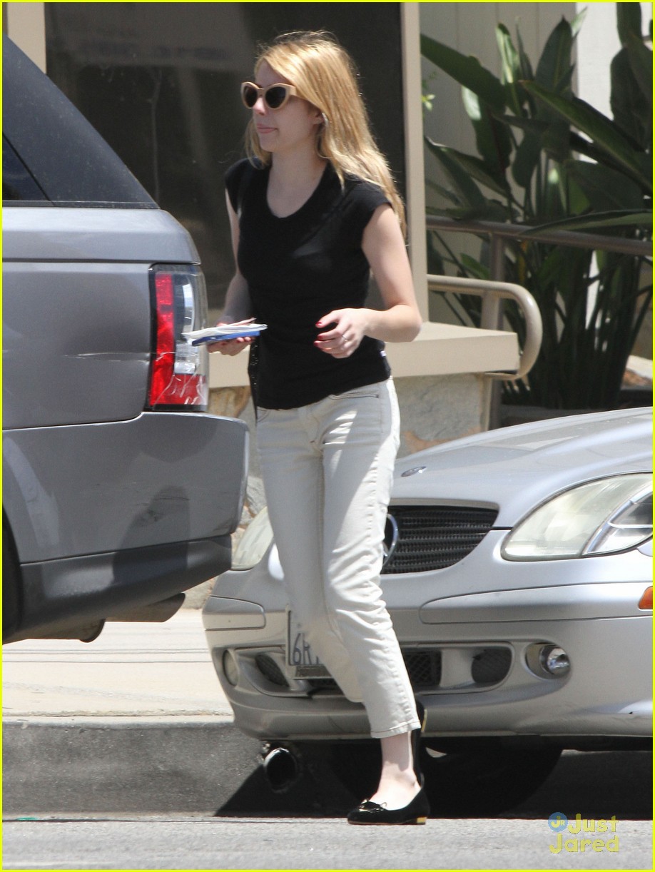 emma roberts visits the doctor 07