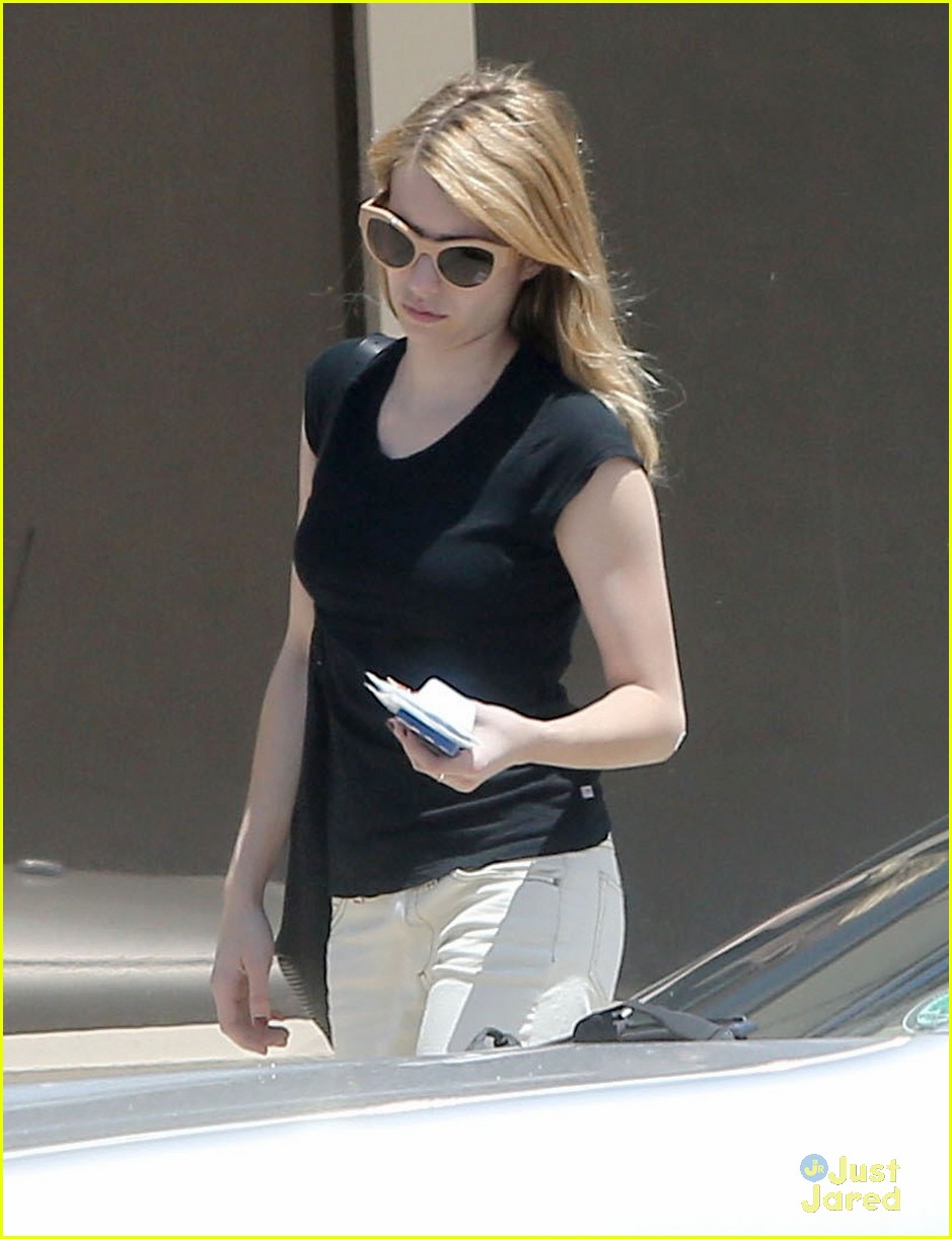 emma roberts visits the doctor 13
