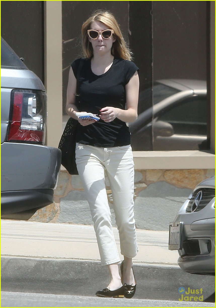 emma roberts visits the doctor 14