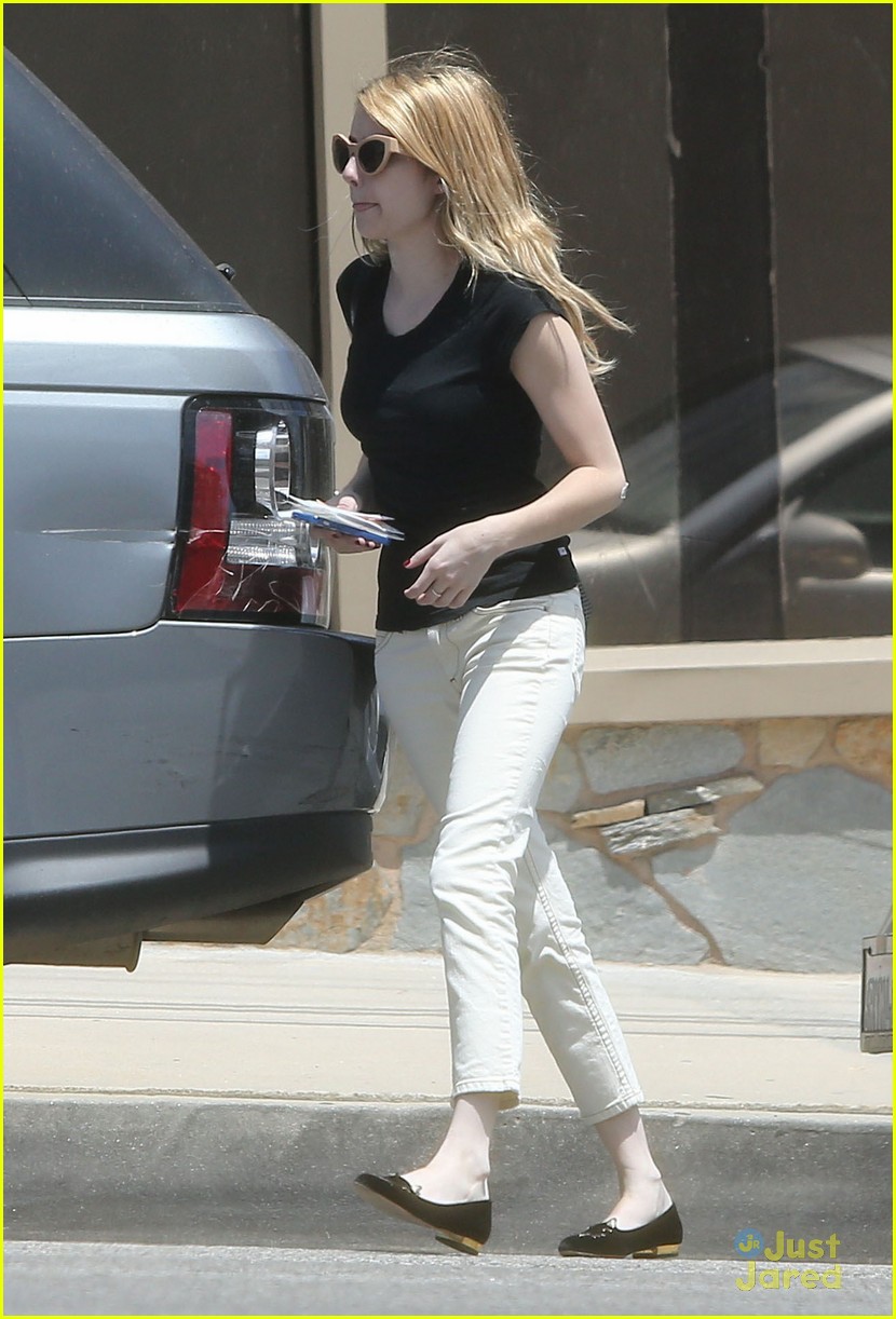 emma roberts visits the doctor 16