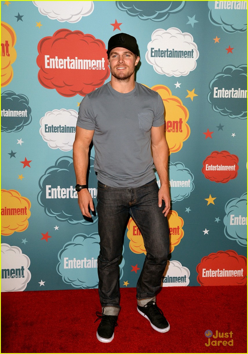 Stephen Amell And Katie Cassidy Ew Comic Con 2013 Party Pair Photo 579295 Photo Gallery 9029