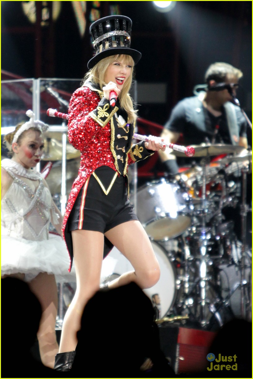 taylor swift vancouver red stop 09