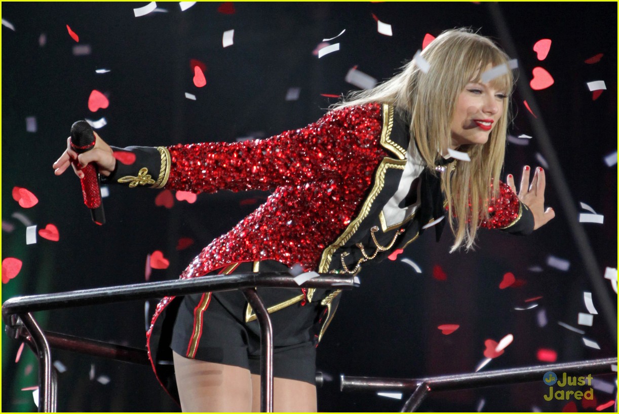 taylor swift vancouver red stop 21