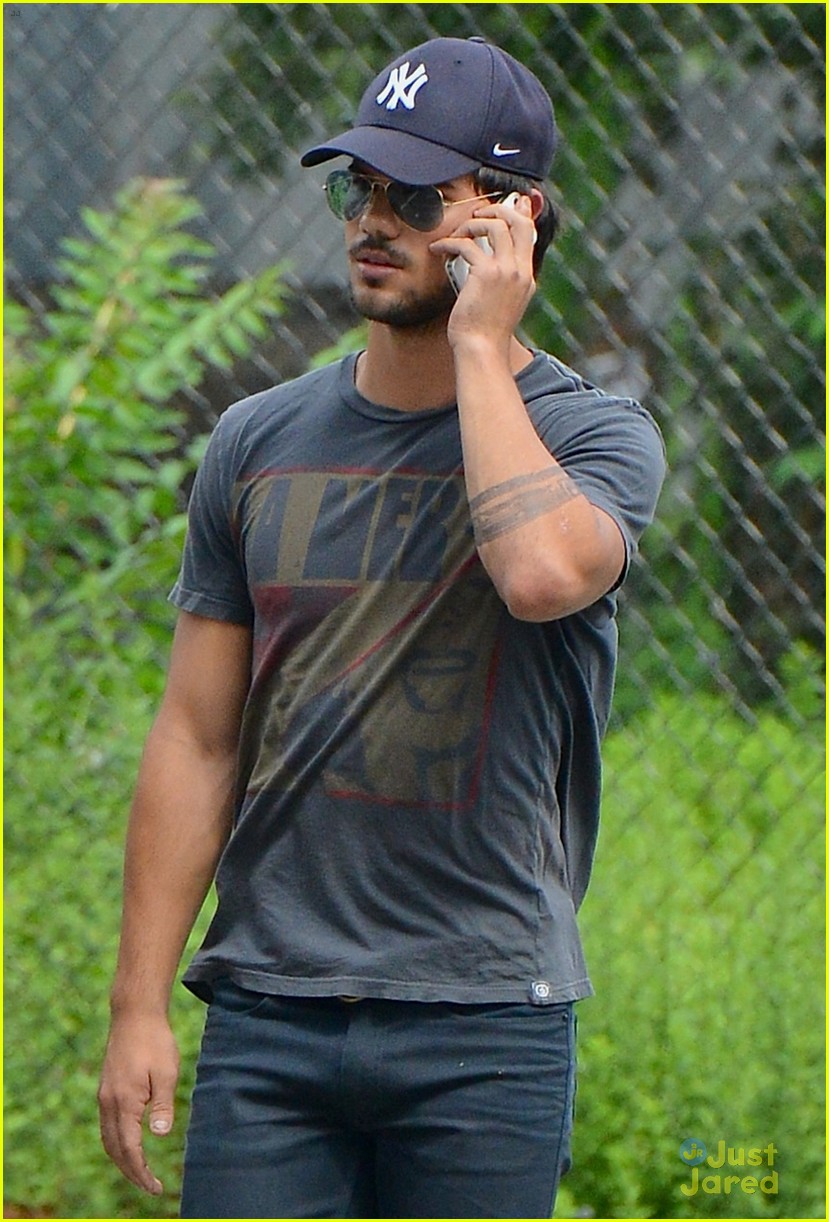 taylor lautner marie avgeropoulos new couple alert 05