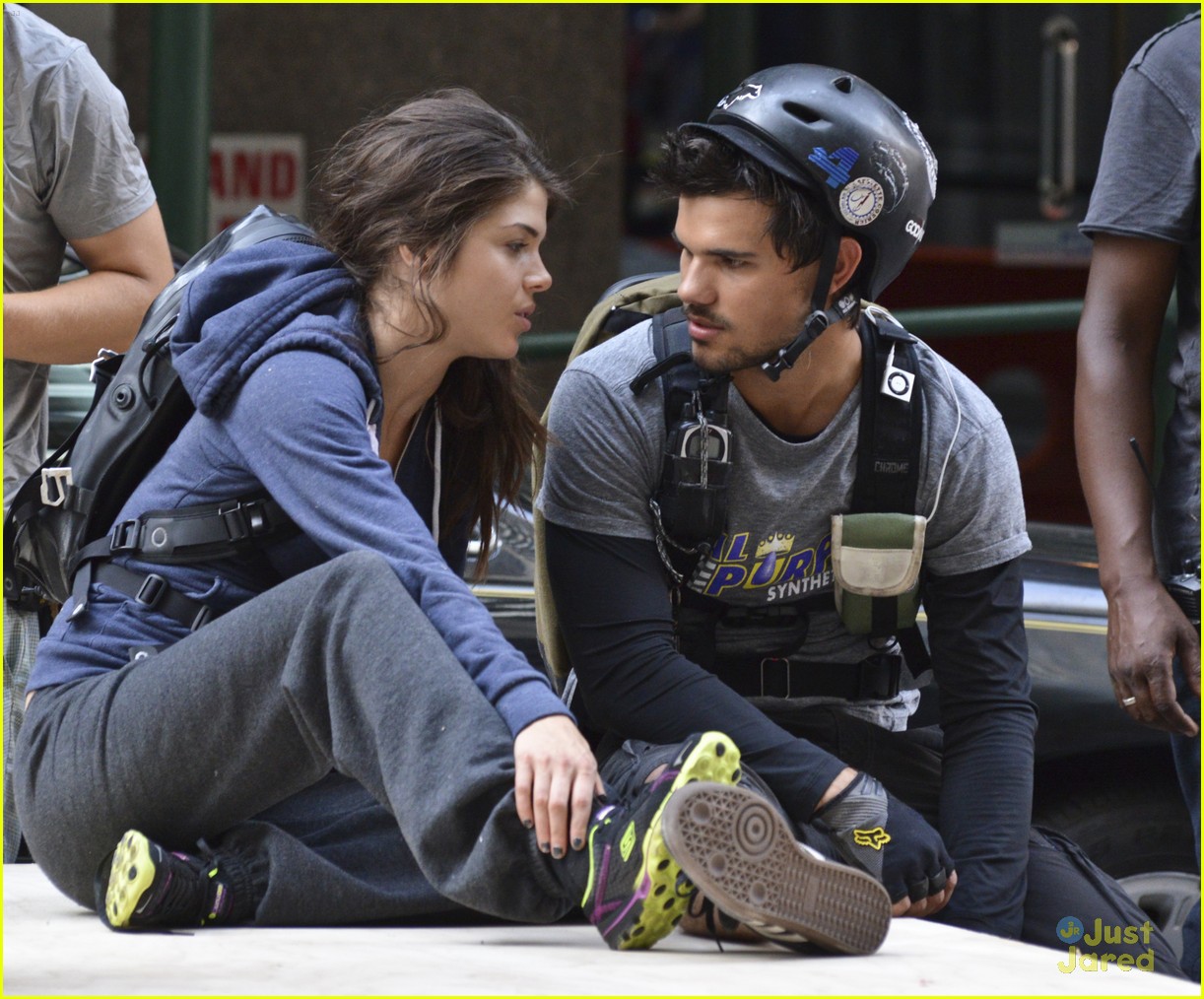 taylor lautner marie avgeropoulos tracers filming 02