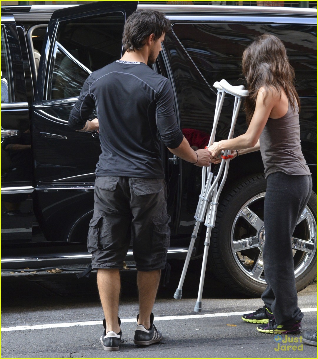 taylor lautner marie avgeropoulos tracers filming 04