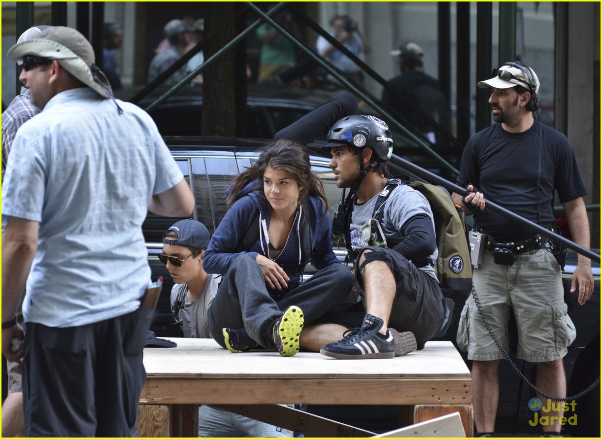 taylor lautner marie avgeropoulos tracers filming 05