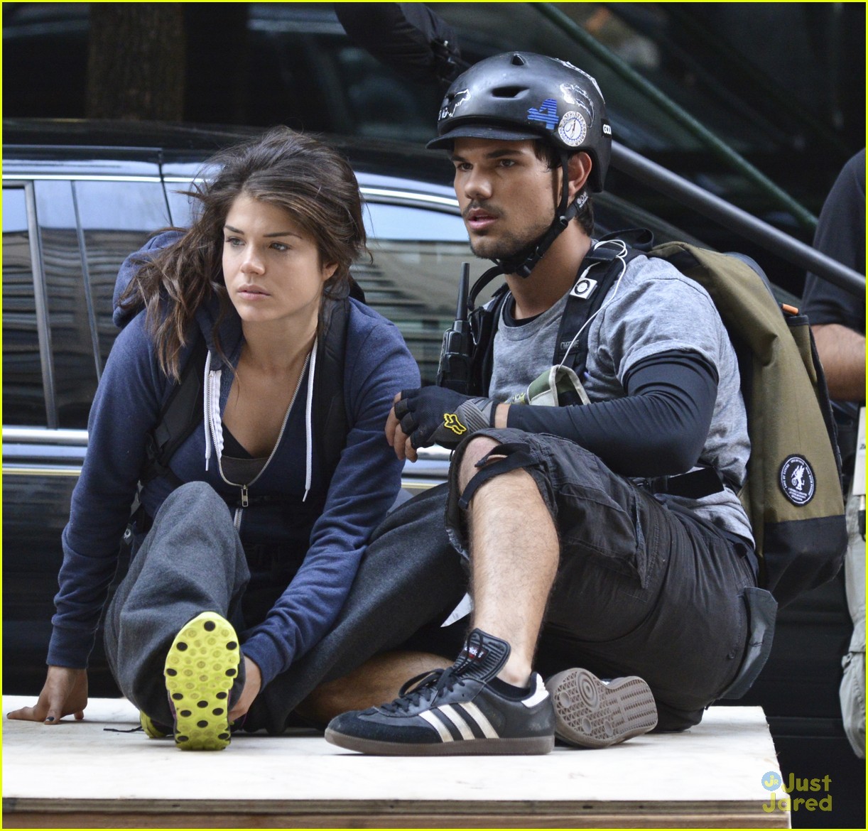 taylor lautner marie avgeropoulos tracers filming 08