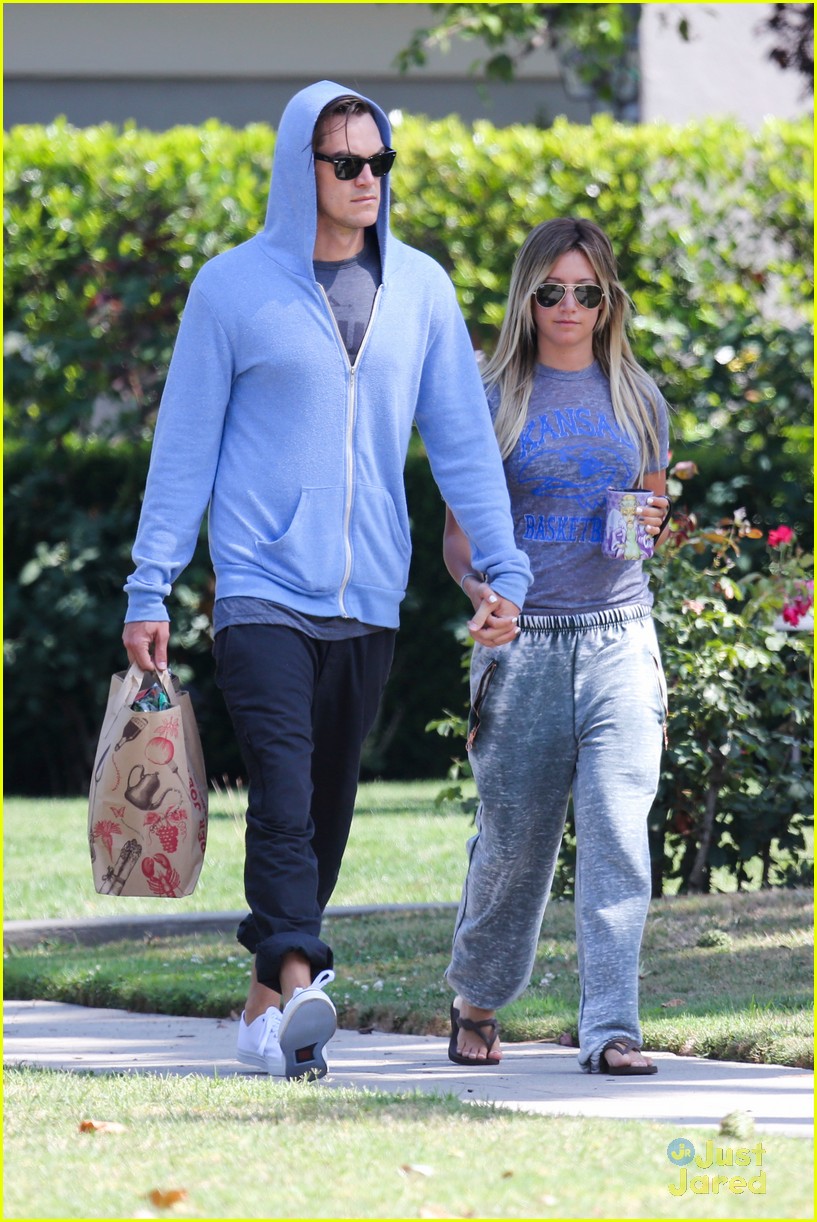 ashley tisdale trader joes chris french 02